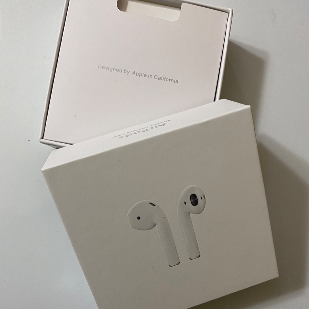 AirPods - Picture 2 of 2